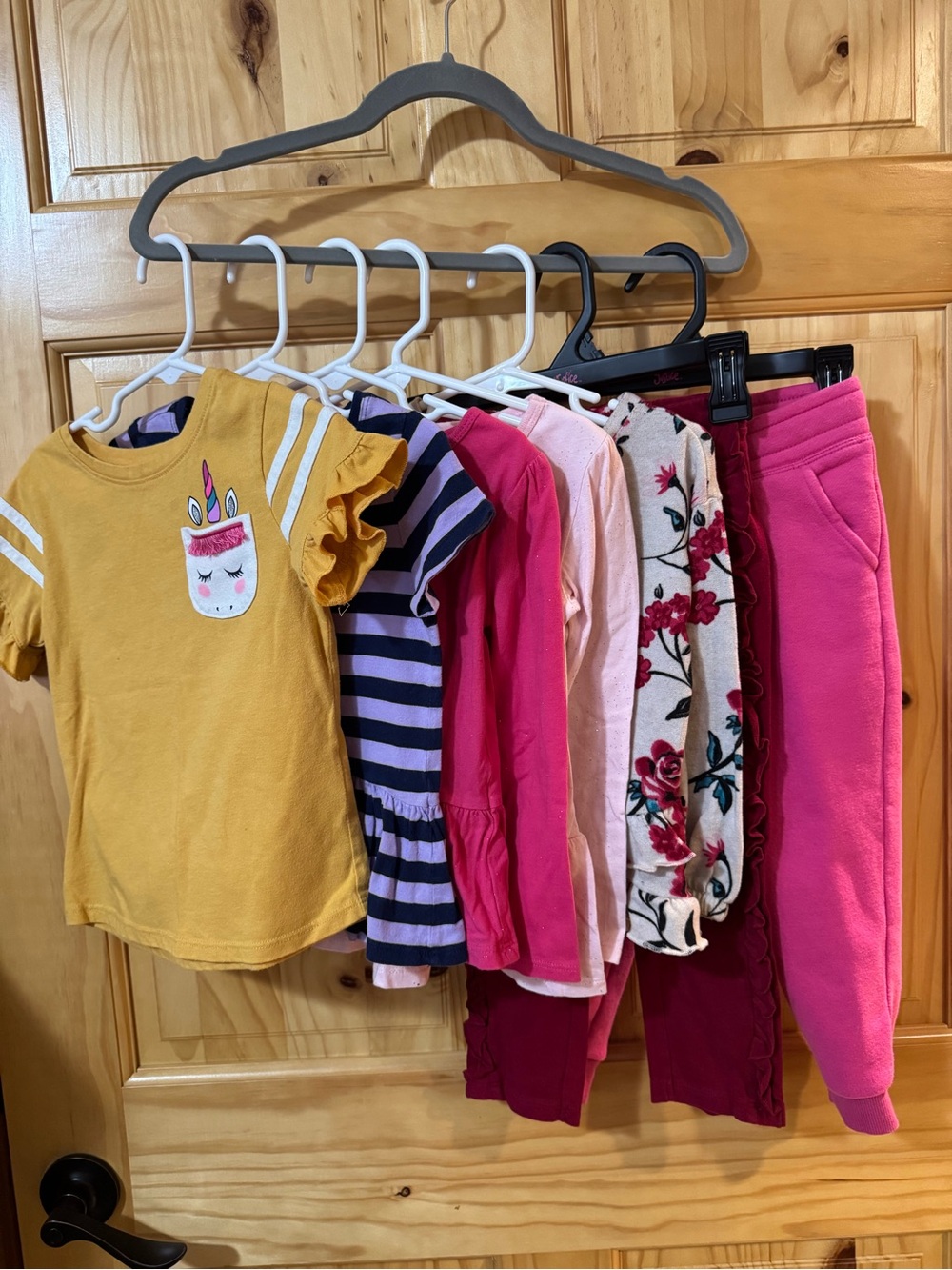 Girls top and pants bundle size 4
Mixed brands